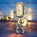 Metalowa lampa stołowa robot vintage z mikrofonem i gitarą, industrialna lampka na biurko