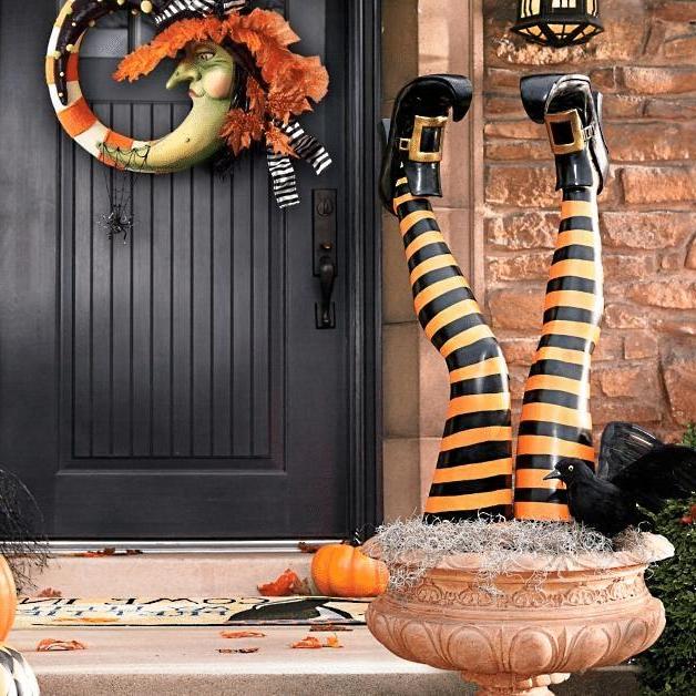Stawki na nogi czarownicy, zestaw dwóch dekoracji na Halloween do ogrodu