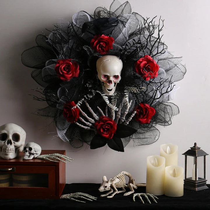 Wieniec na Drzwi Halloween z Czerwonymi Różami i Czaszką