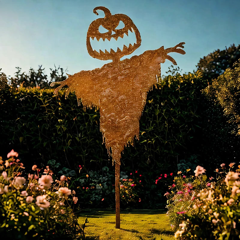 Rustykalny Strach na Wróble z Strasznym Dynią na Halloween