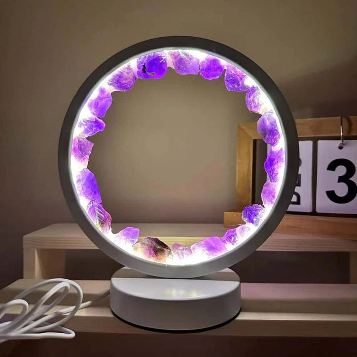 Lampa nocna z kamieniem uzdrawiającym i designem kolumny kryształowej