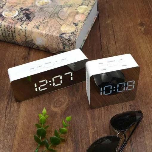 Cyfrowy Budzik Smart Mirror Zegar na Biurko Nocna Lampka
