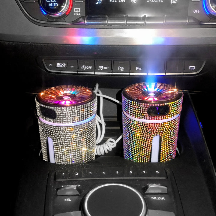 Błyszczący dyfuzor w uchwycie na kubek w aucie