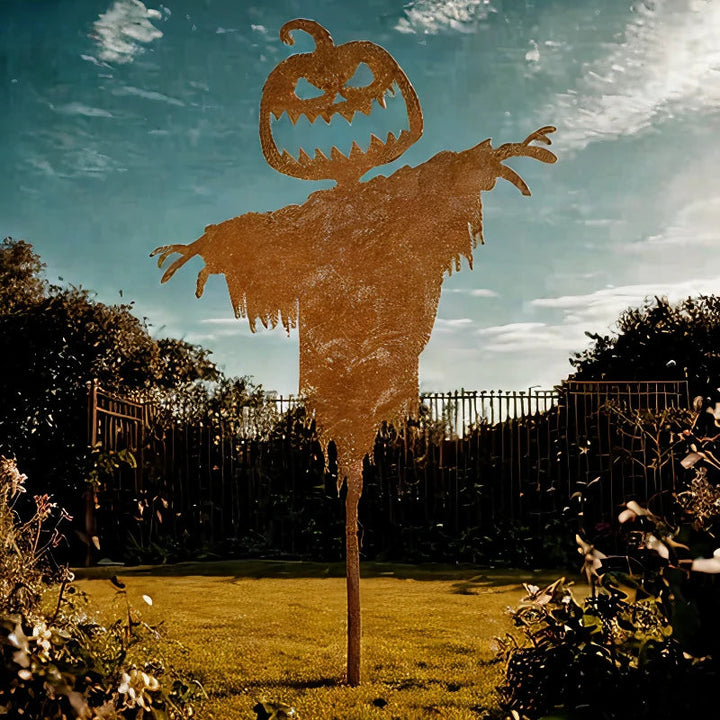 Rustykalny Strach na Wróble z Strasznym Dynią na Halloween