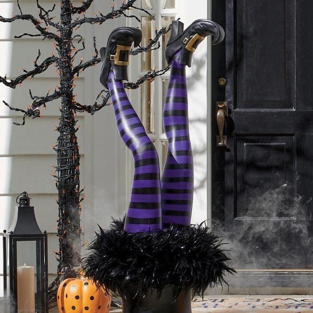 Stawki na nogi czarownicy, zestaw dwóch dekoracji na Halloween do ogrodu