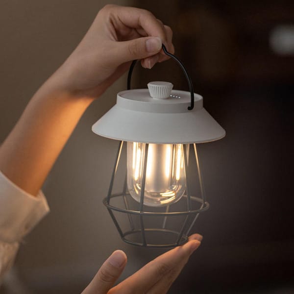 Bezprzewodowa lampa stołowa na zewnątrz z USB