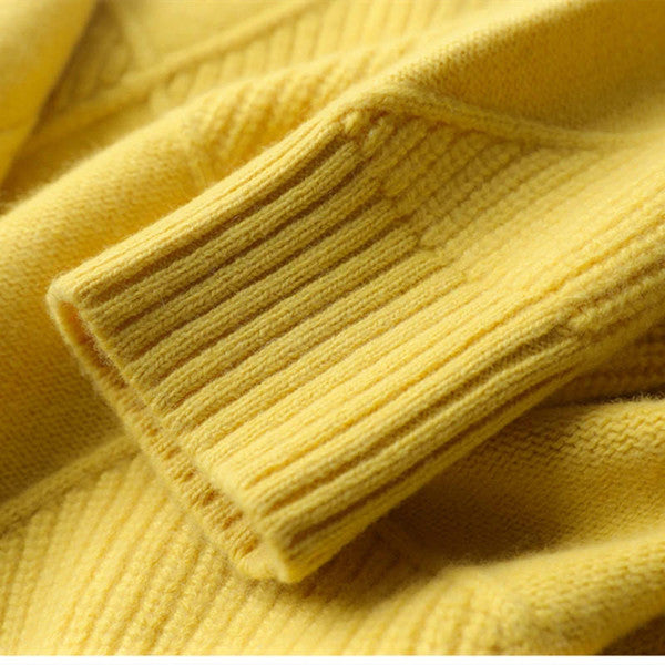Gładki sweter z kaszmiru z golfem