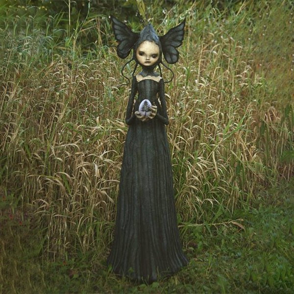 Ciemna i Dziwna Sztuka – Straszne Rzeźby Czarownic (Dekoracja na Halloween)