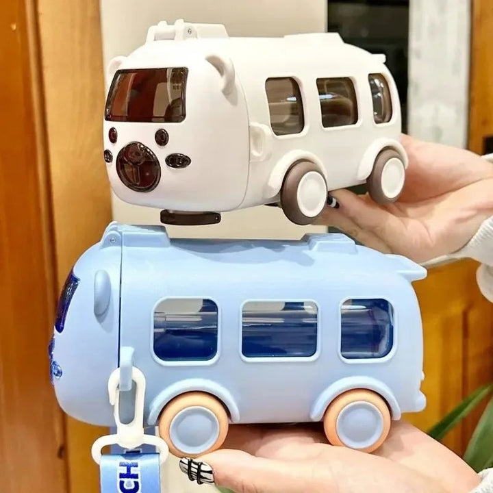 Butelka wody w kształcie zabawnego autobusu z rurką