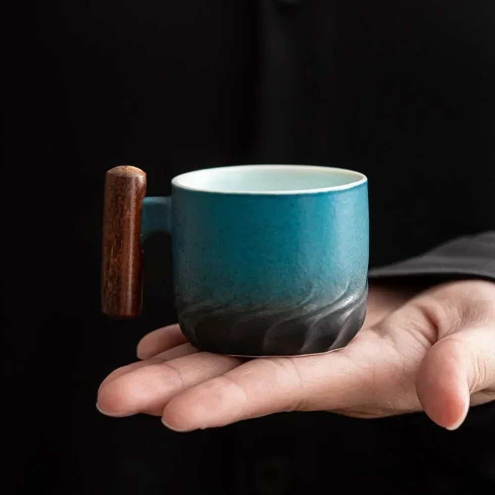 Vintage filiżanki do espresso z drewnianym uchwytem