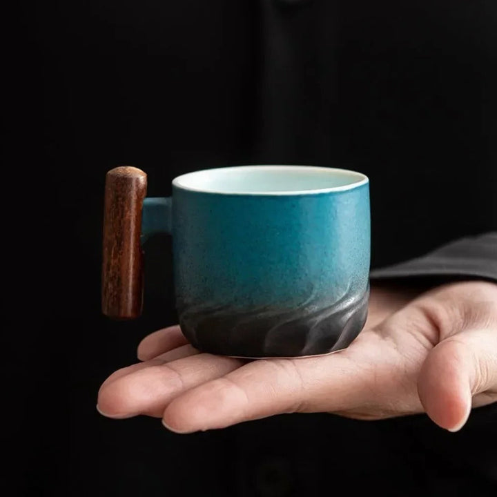 Vintage filiżanki do espresso z drewnianym uchwytem