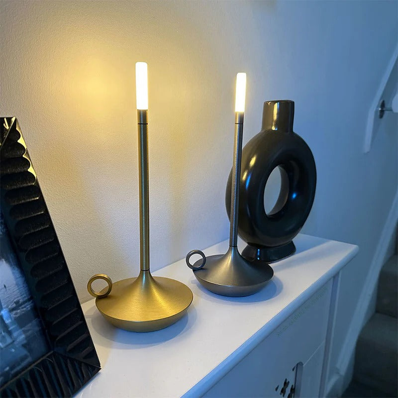 Lampa świecowa bezprzewodowa z aluminium w stylu vintage