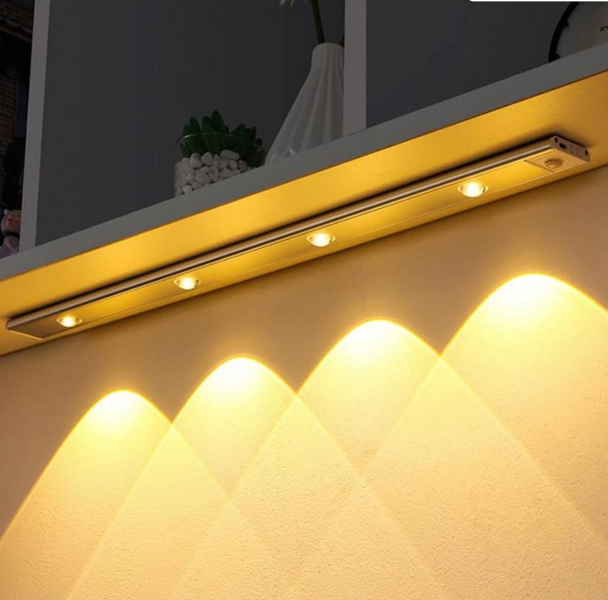 Wewnętrzna lampka LED z czujnikiem ruchu