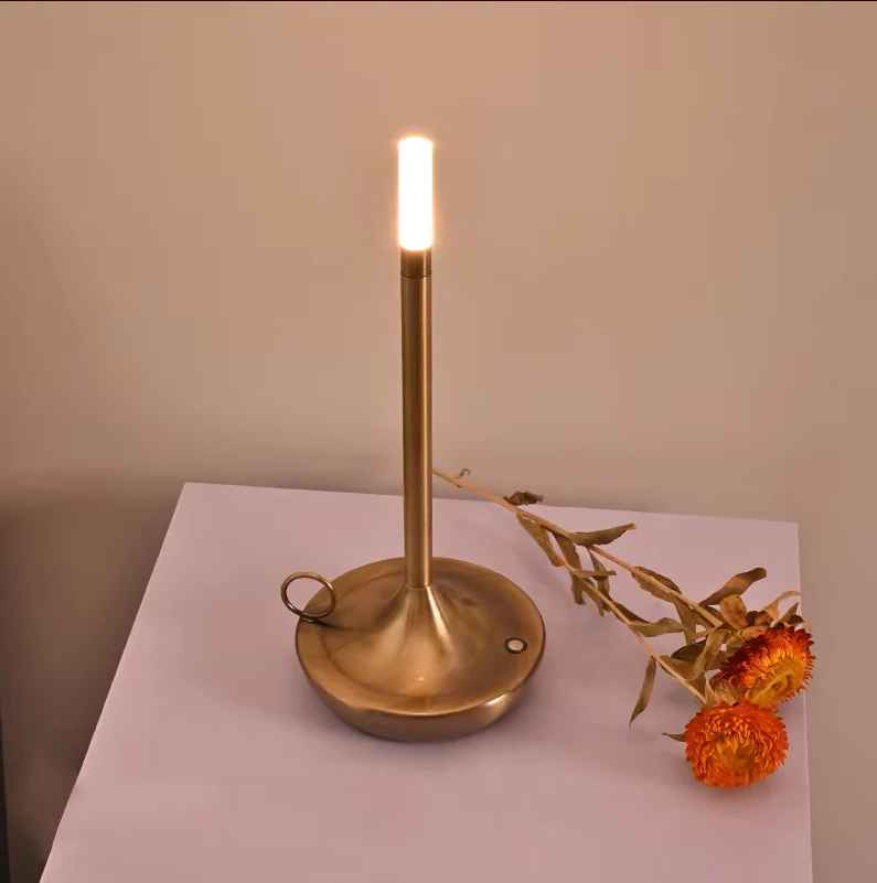 Ładowalna lampa stołowa dotykowa