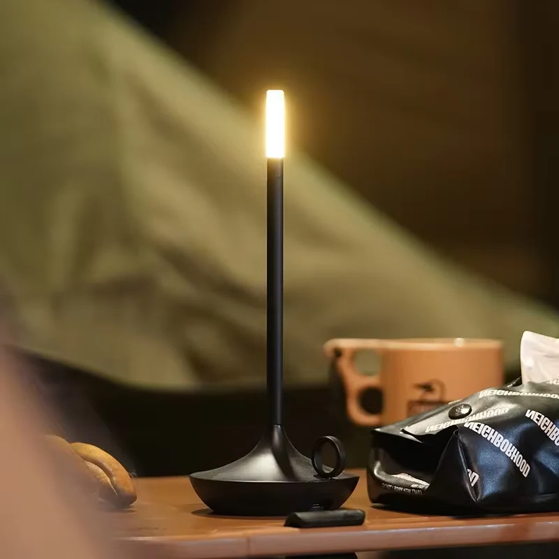 Ładowalna lampa stołowa dotykowa